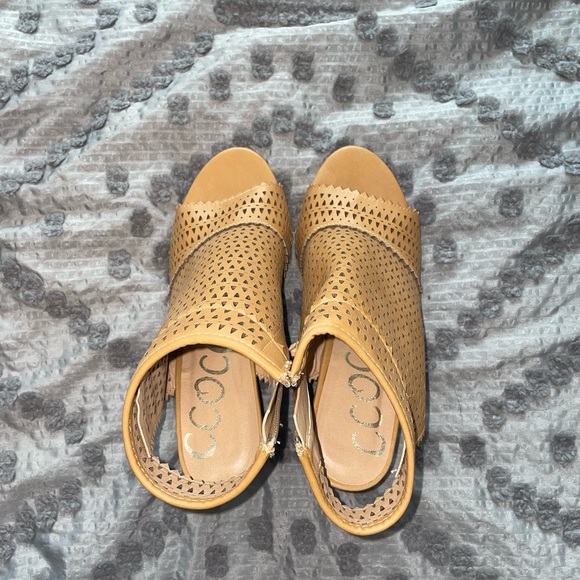 NWOT Wedged Heel, 4-inch wedge heel, open heel & toe, mini triangle cutout - Picture 5 of 6